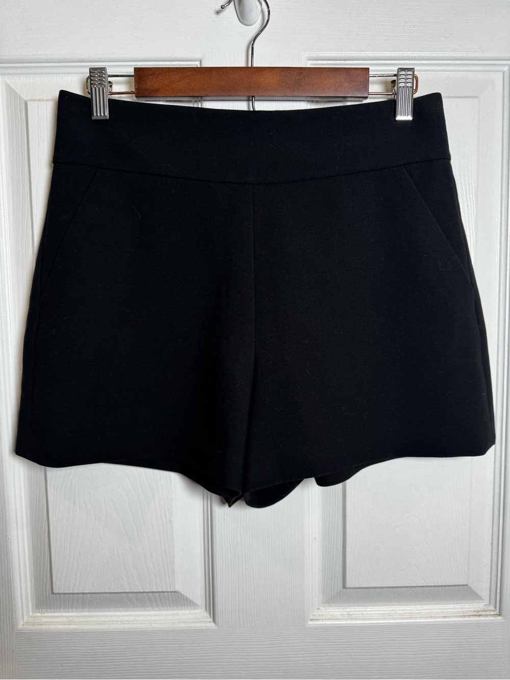 Alice + Olivia Black High Waist Tailored Shorts Size 8 MSRP $265